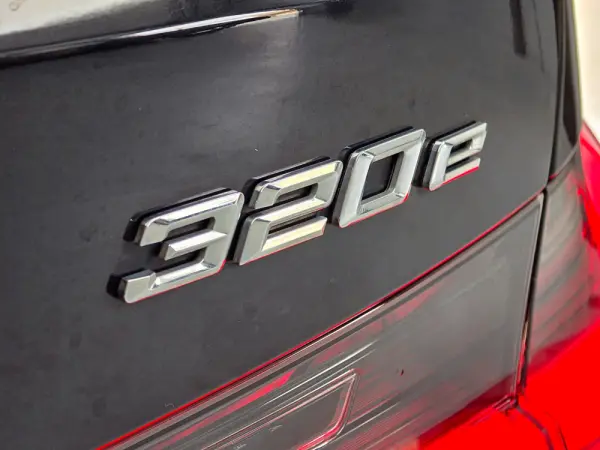 BMW 320 e Line Sport Auto 11