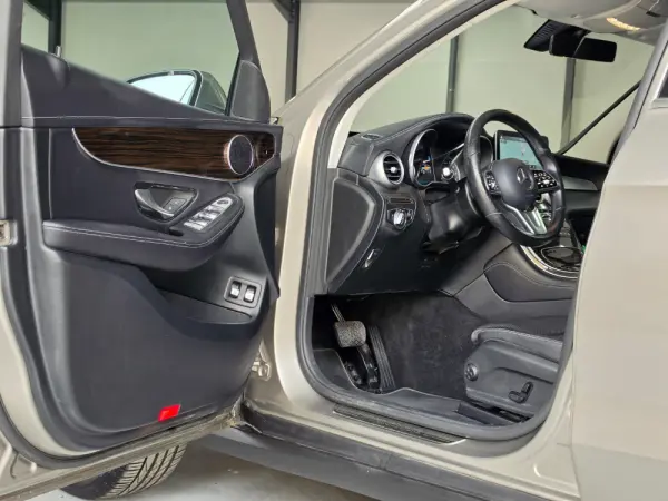 Mercedes-Benz GLC 300 e 4Matic 16