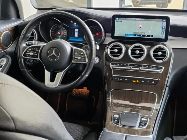 Mercedes-Benz GLC 300 e 4Matic 28