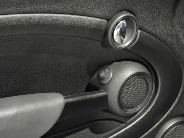 MINI 3 Portas One D 24