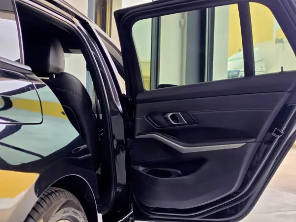 BMW 320 e Line Sport Auto 32