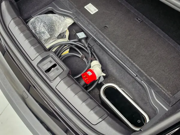 Porsche Taycan 4 52