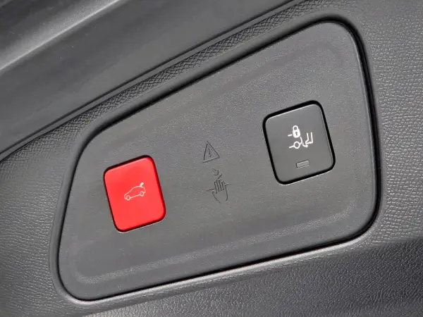Peugeot 3008 1.6 Hybrid GT Pack e-EAT8 40