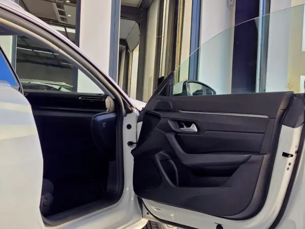 Peugeot 508 SW 1.6 Hybrid Allure e-EAT8 21