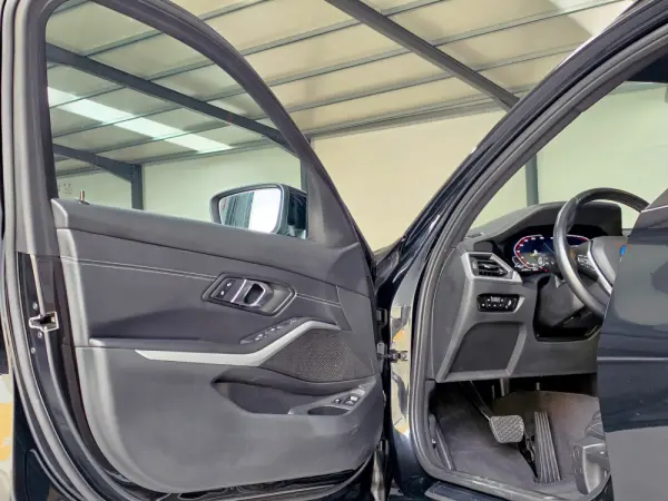 BMW 320 e Line Sport Auto 15