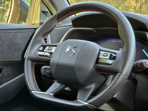 DS DS7 Crossback E-TENSE 4x4 PERFORMANCE Line+ 27