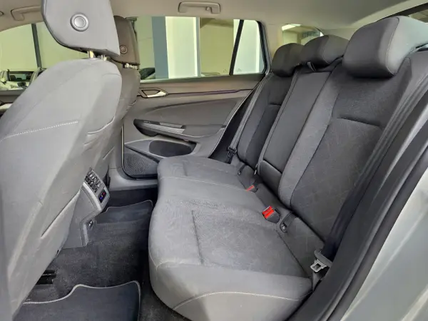 Volkswagen Golf Variant 1.0 eTSI OPF DSG Life 30