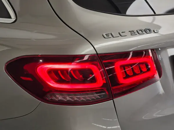 Mercedes-Benz GLC 300 e 4Matic 12