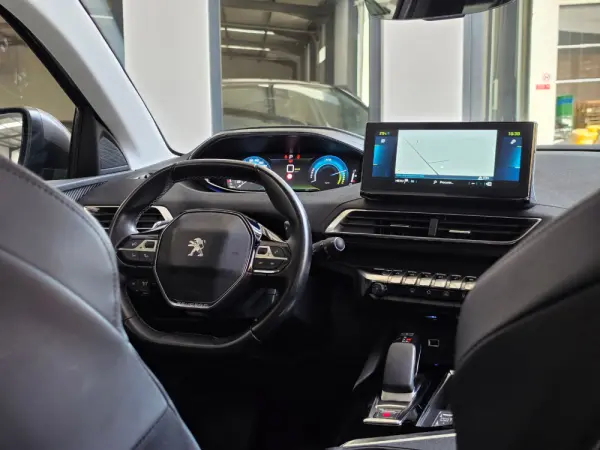Peugeot 3008 1.6 Hybrid Allure e-EAT8 32