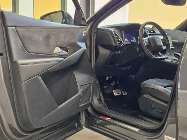 DS DS7 Crossback E-Tense Performance Line EAT8 14