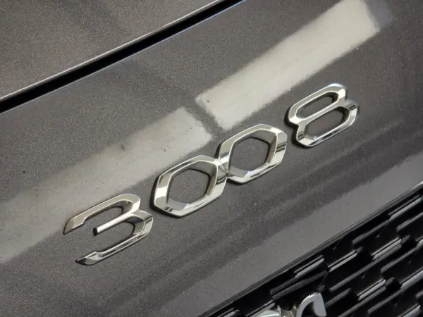 Peugeot 3008 1.6 Hybrid Allure e-EAT8 8