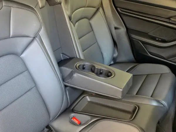 Porsche Taycan 4 46