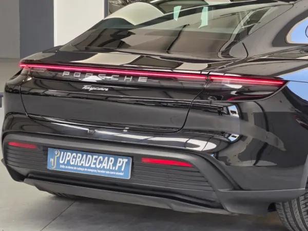 Porsche Taycan 4 18