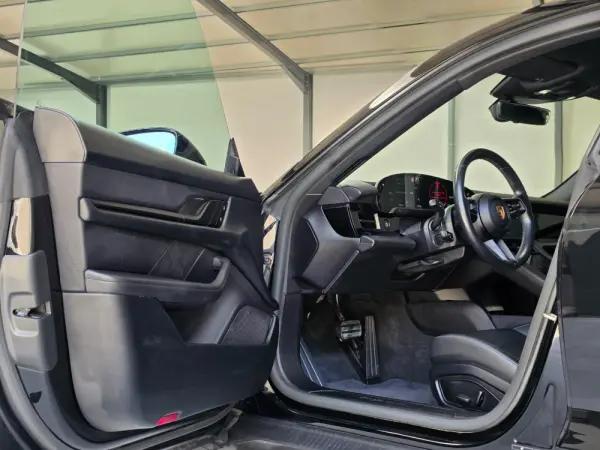 Porsche Taycan 4 26