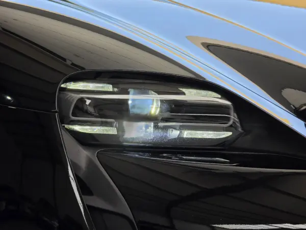 Porsche Taycan 4 9
