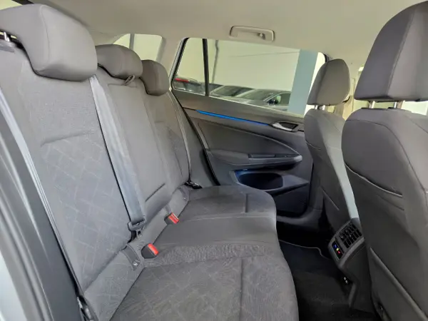 Volkswagen Golf Variant 1.0 eTSI OPF DSG Life 33