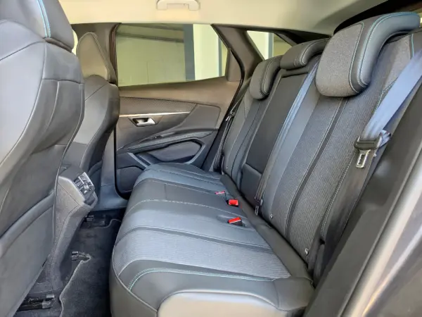 Peugeot 3008 1.6 Hybrid Allure e-EAT8 37