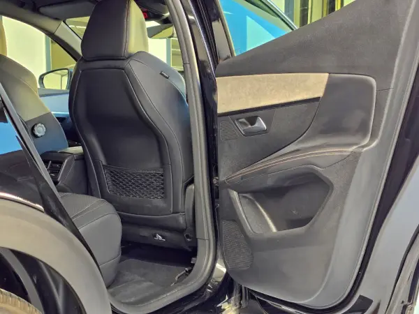 Peugeot 3008 1.6 Hybrid GT Pack e-EAT8 37
