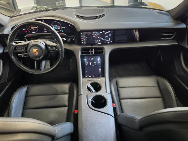 Porsche Taycan 4 39