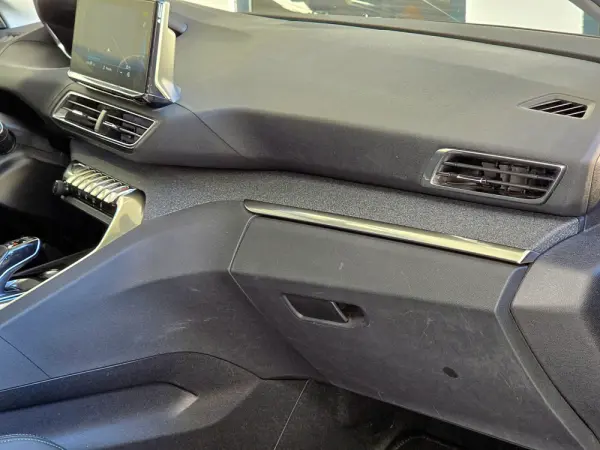 Peugeot 3008 1.6 Hybrid Allure e-EAT8 21