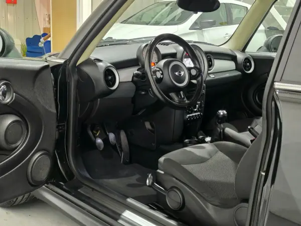 MINI 3 Portas One D 23