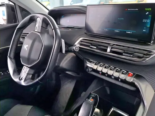 Peugeot 3008 1.6 Hybrid Allure e-EAT8 6