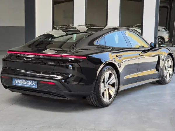 Porsche Taycan 4 17