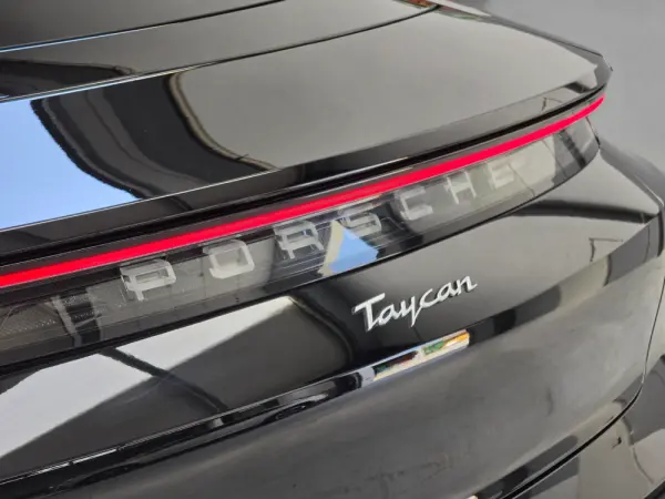 Porsche Taycan 4 19