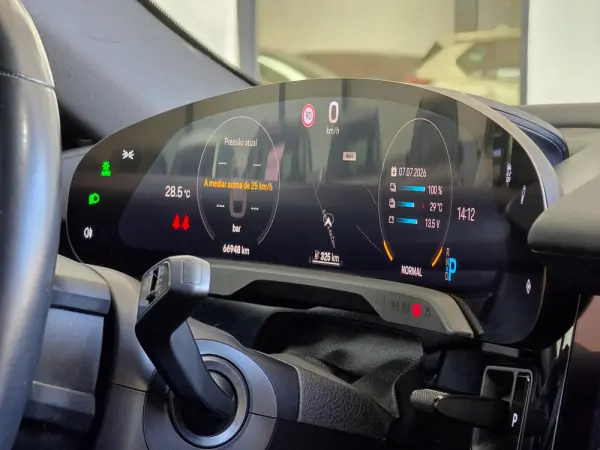 Porsche Taycan 4 38