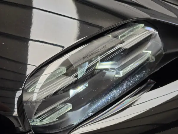Porsche Taycan 4 10
