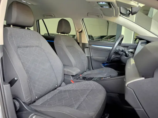 Volkswagen Golf Variant 1.0 eTSI OPF DSG Life 22