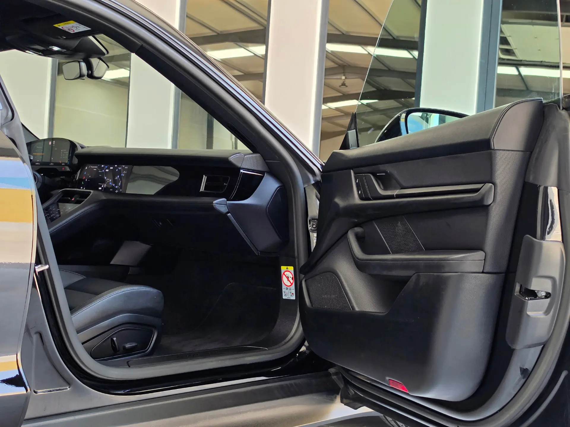 Porsche Taycan 4 31