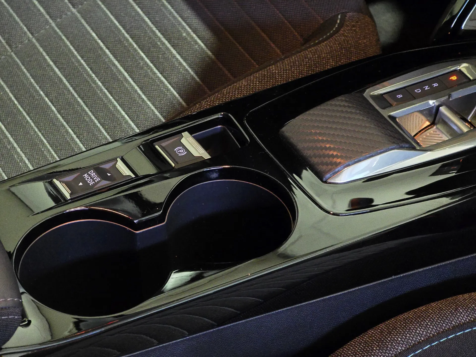 Peugeot e-208 50 kWh SE Style 38