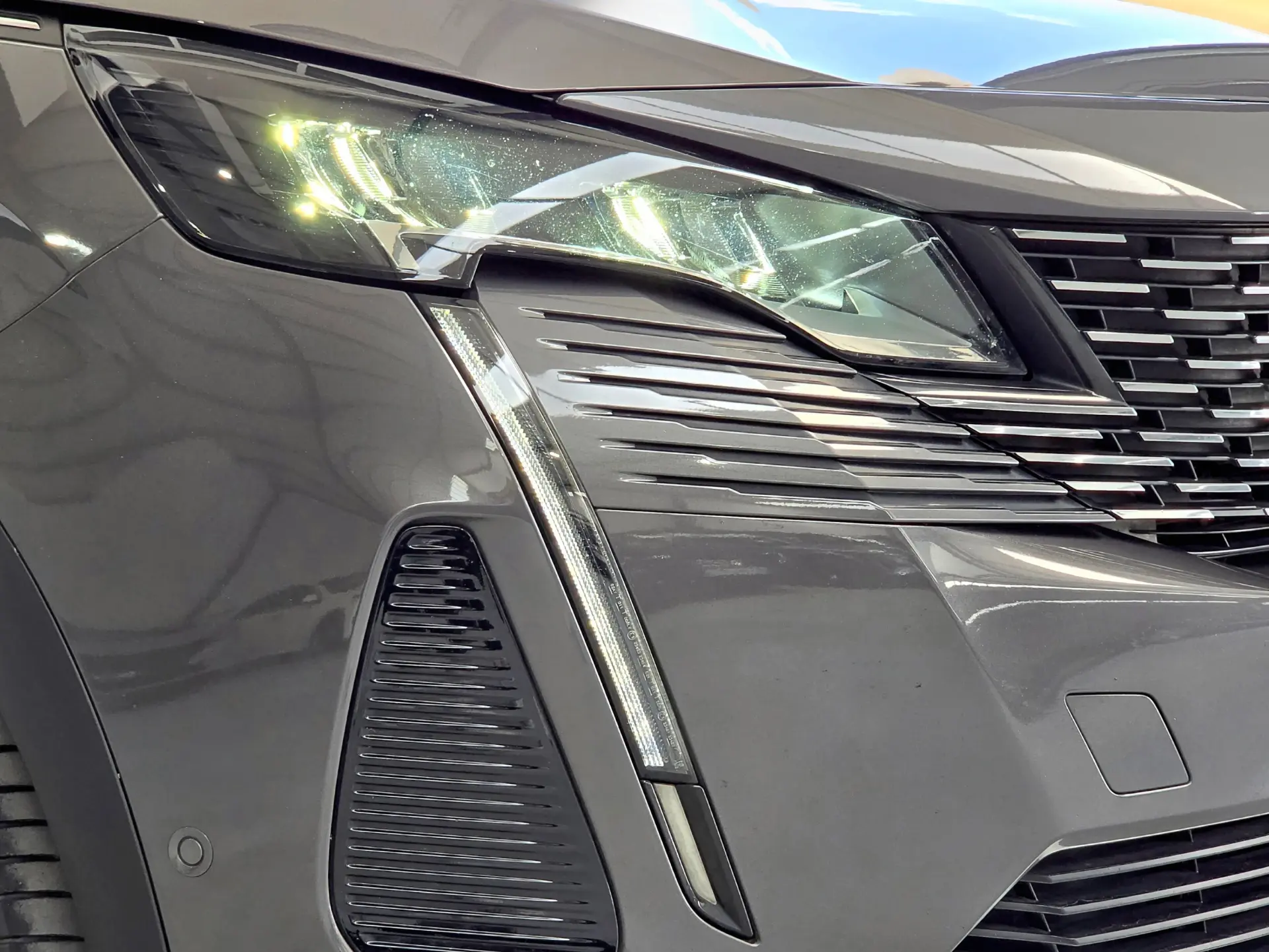 Peugeot 3008 1.6 Hybrid Allure e-EAT8 6