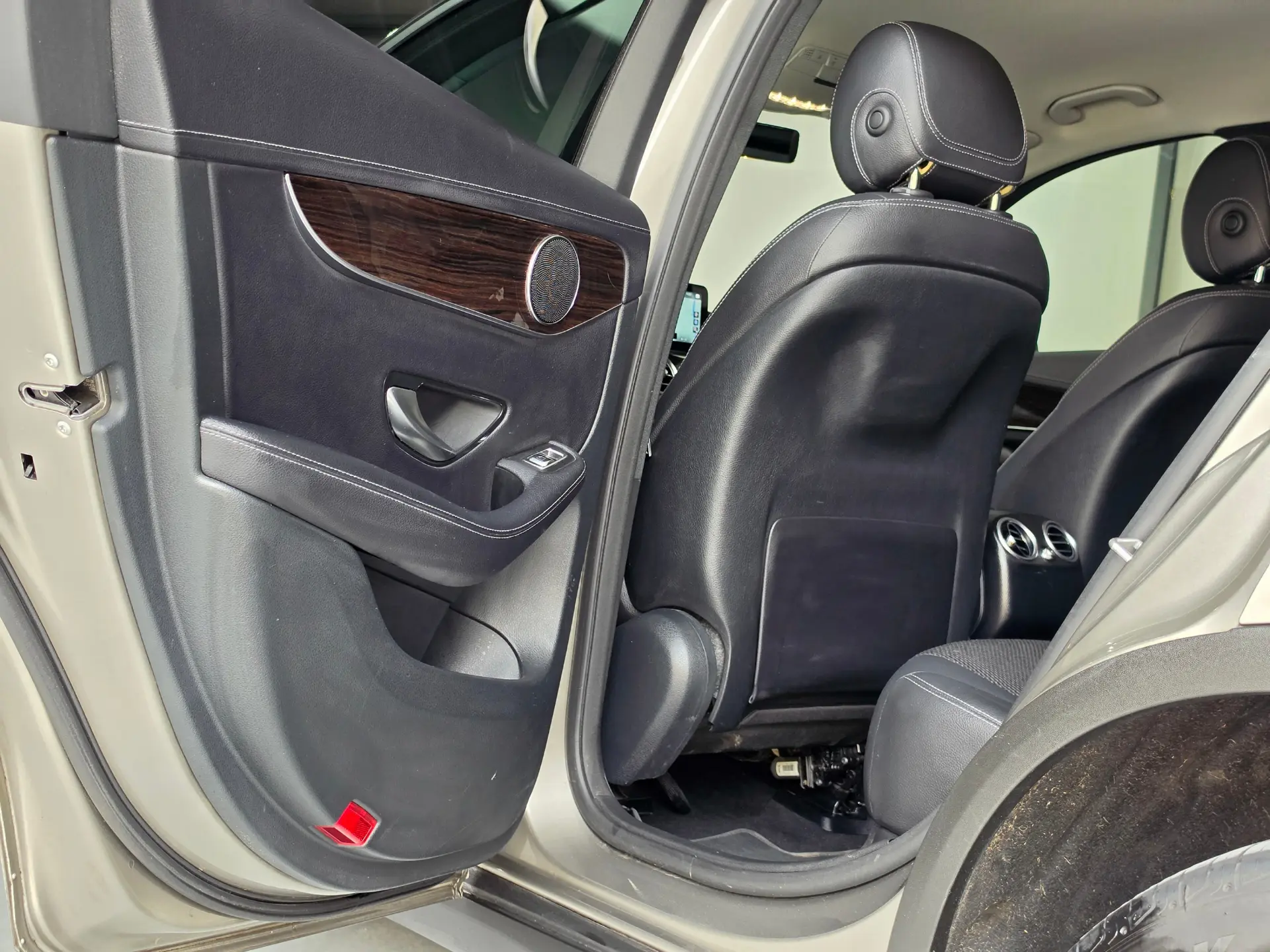 Mercedes-Benz GLC 300 e 4Matic 34
