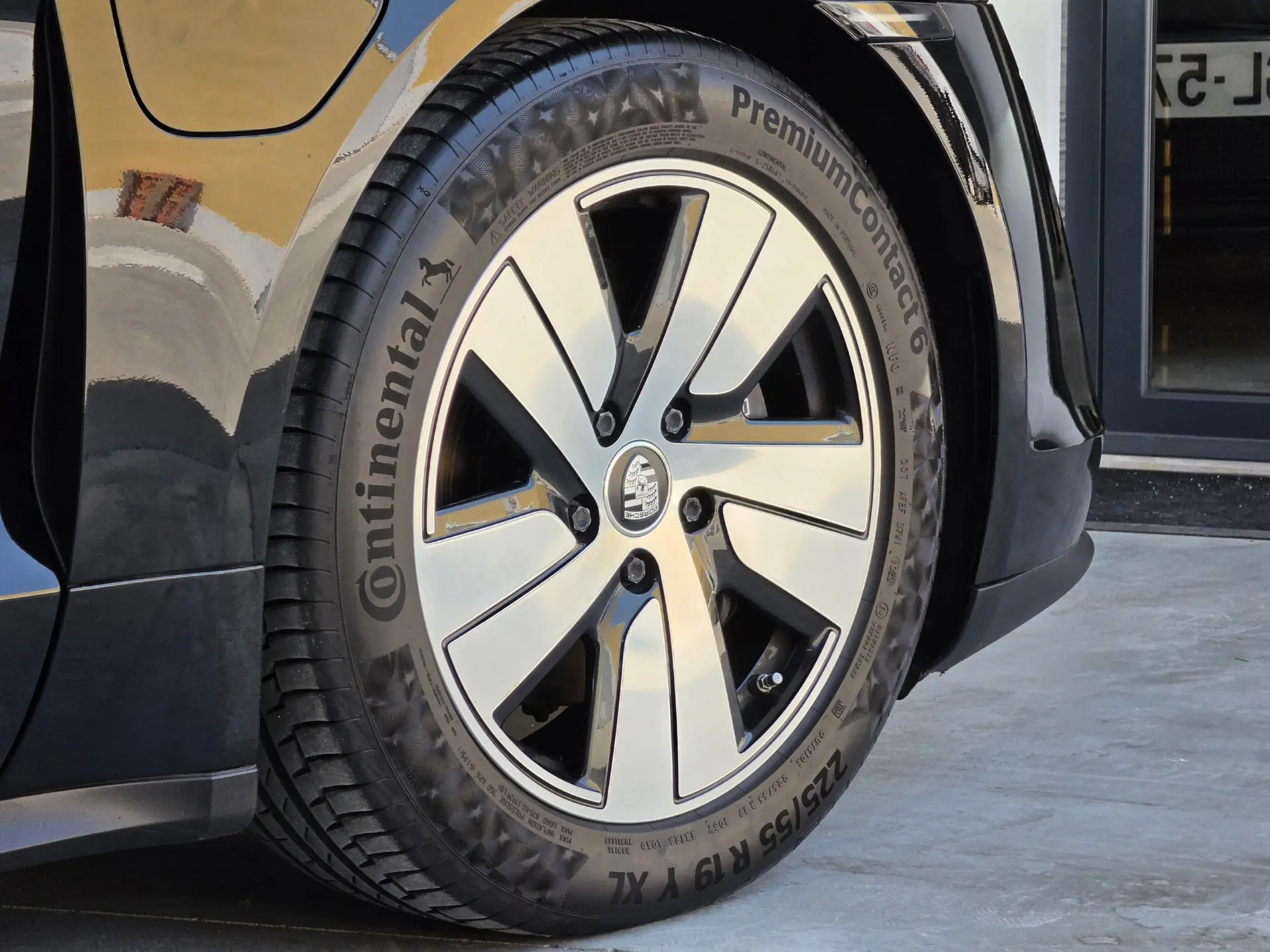 Porsche Taycan 4 14