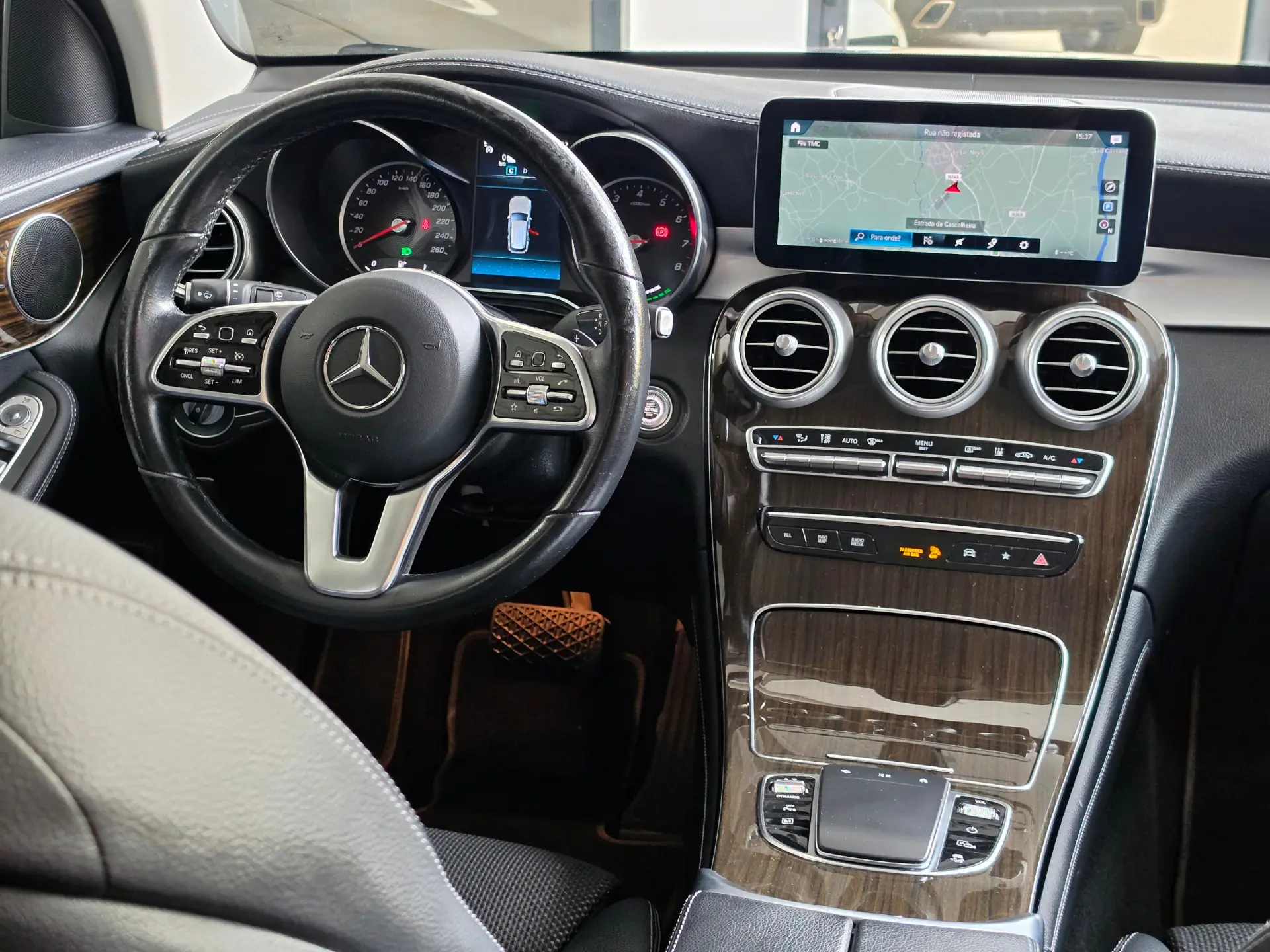 Mercedes-Benz GLC 300 e 4Matic 28