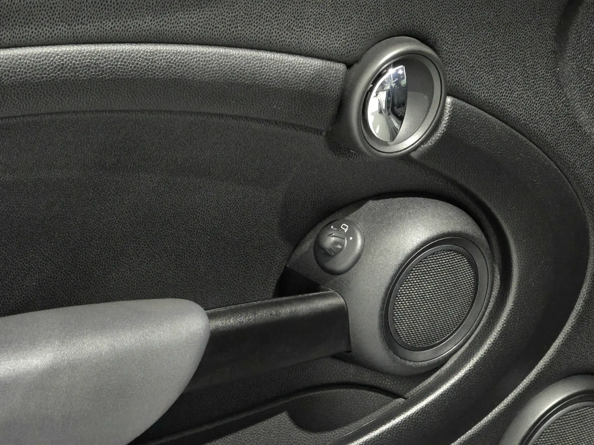 MINI 3 Portas One D 24