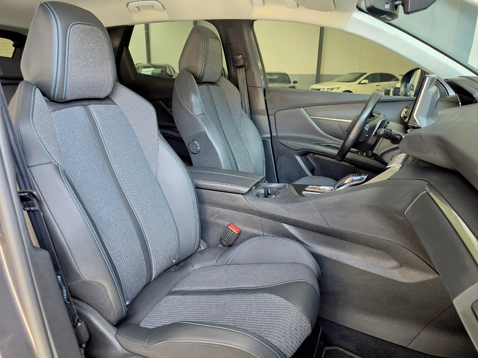Peugeot 3008 1.6 Hybrid Allure e-EAT8 26