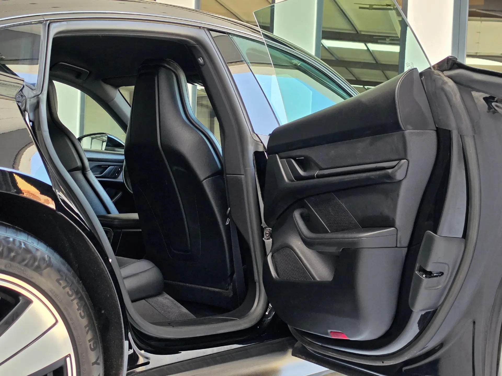 Porsche Taycan 4 43