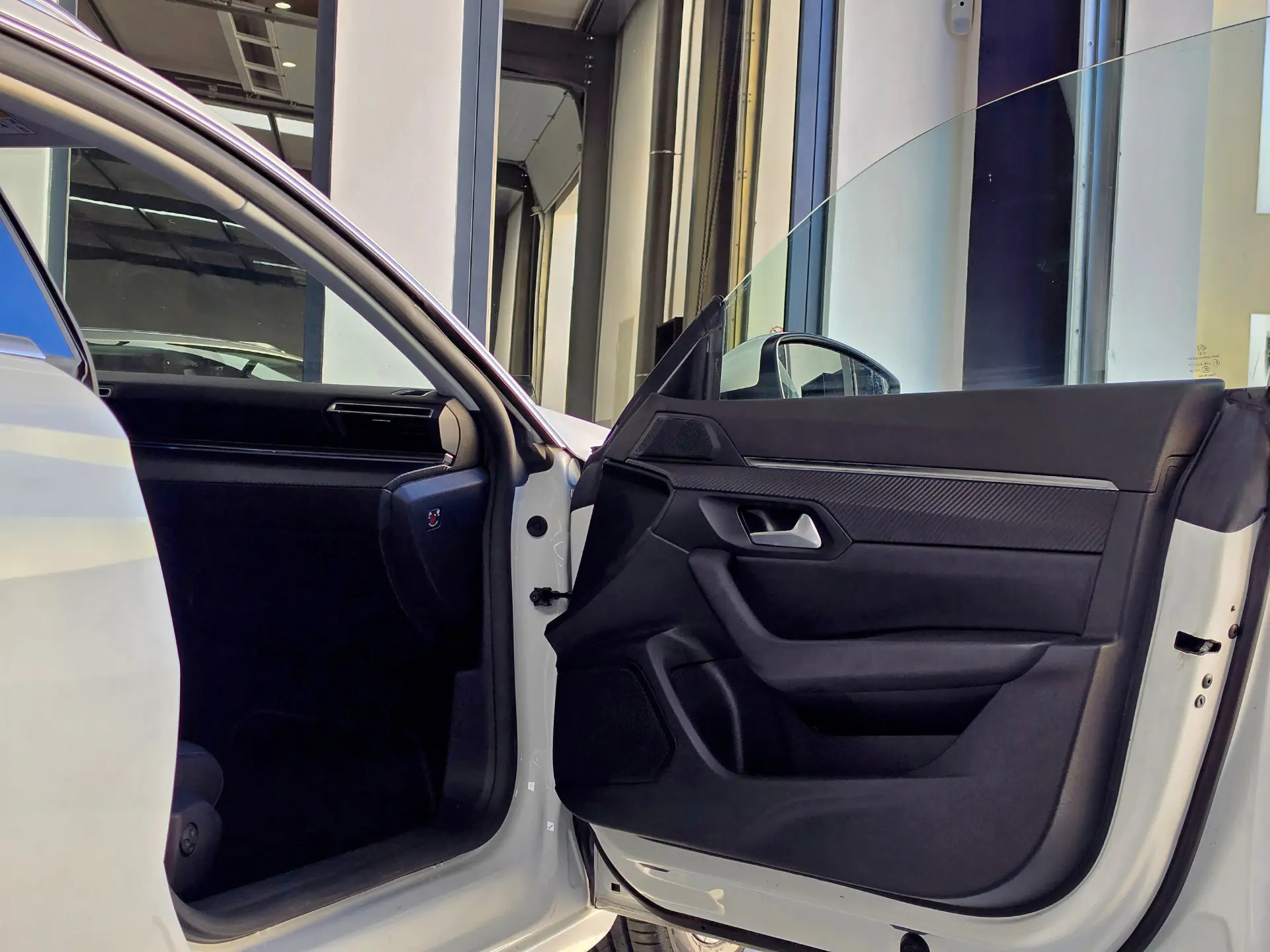 Peugeot 508 SW 1.6 Hybrid Allure e-EAT8 21