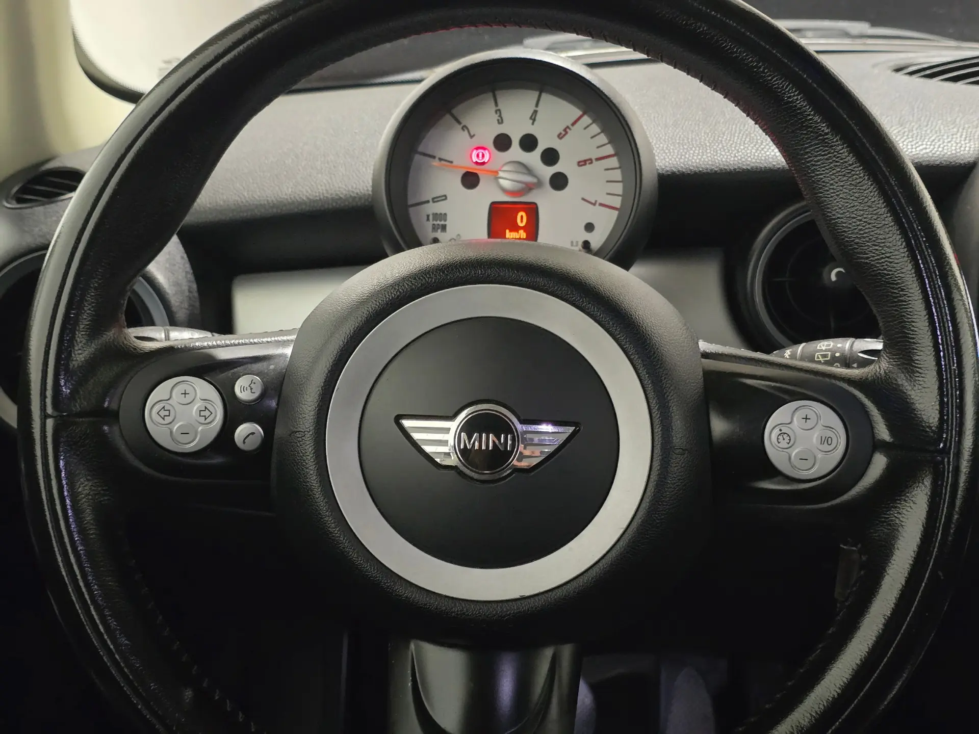 MINI 3 Portas One D 32