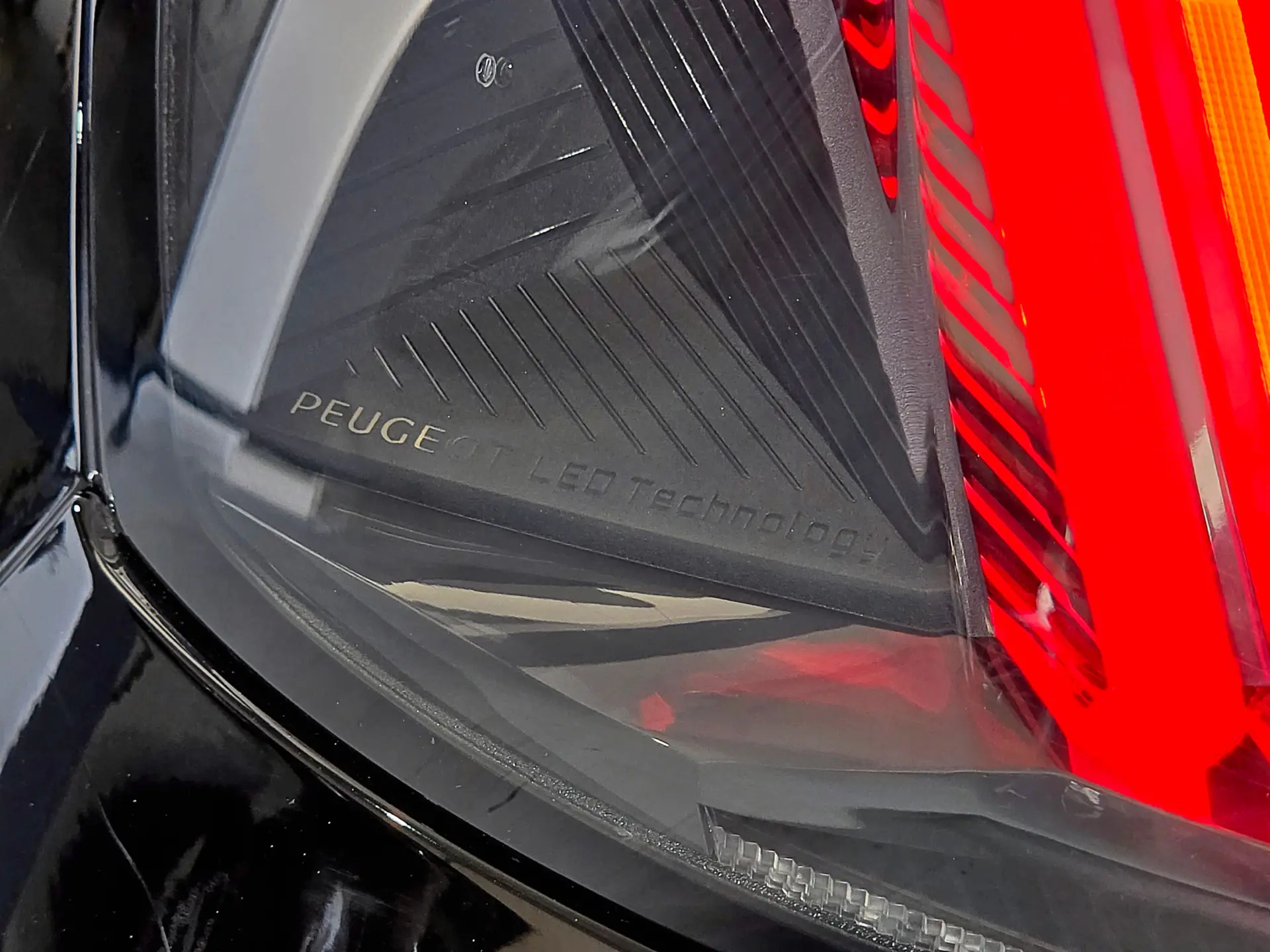 Peugeot 3008 1.6 Hybrid Allure e-EAT8 12