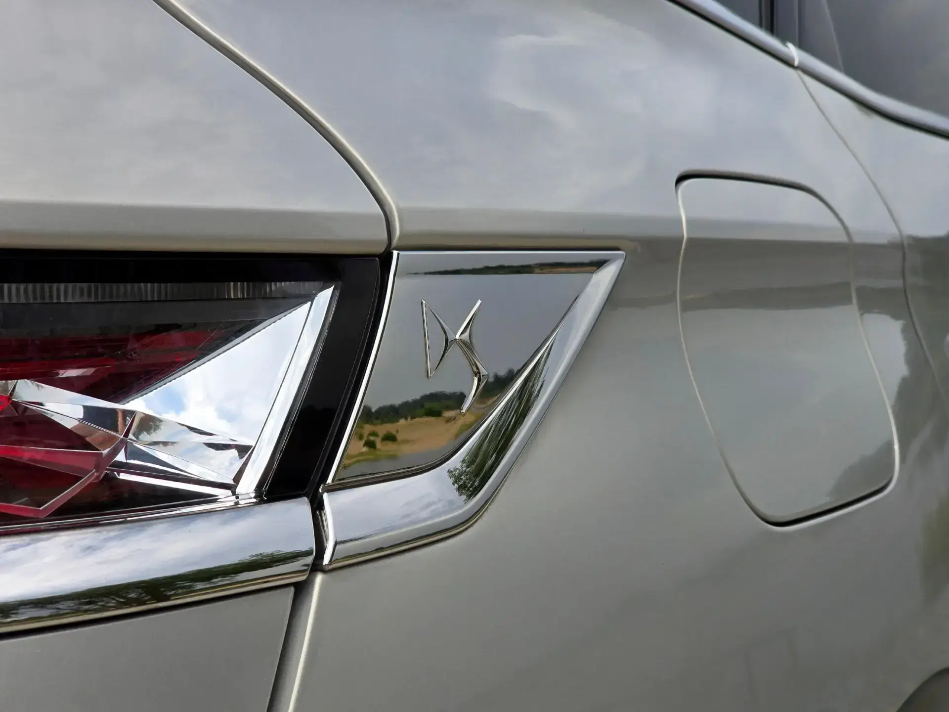 DS DS7 Crossback E-Tense Bastille+ EAT8 16