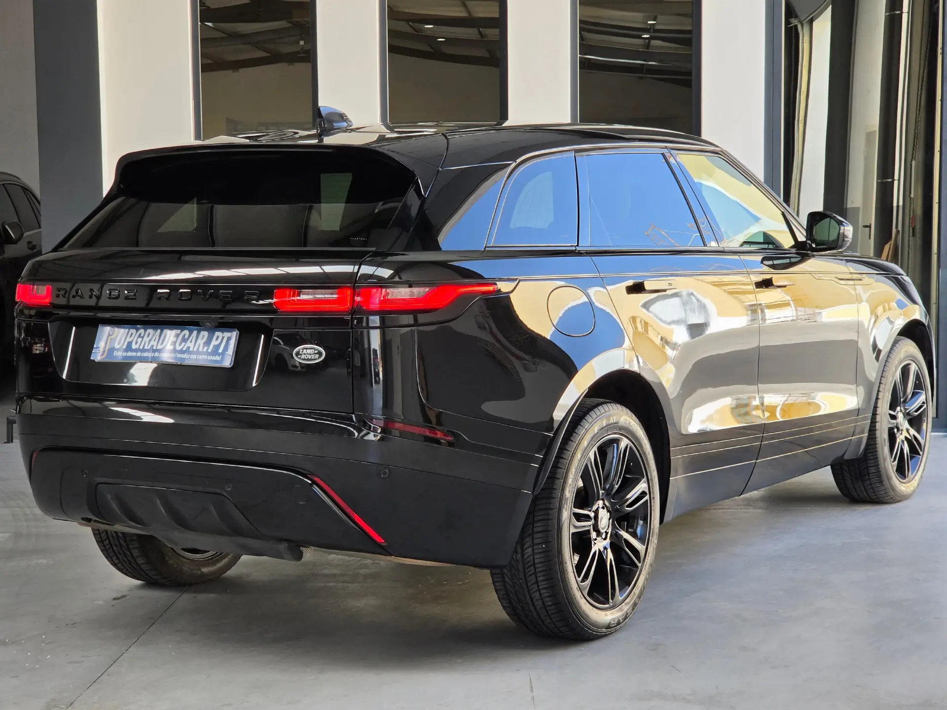 Land Rover Range Rover Velar 2.0 P400e AWD R-Dynamic SE 16