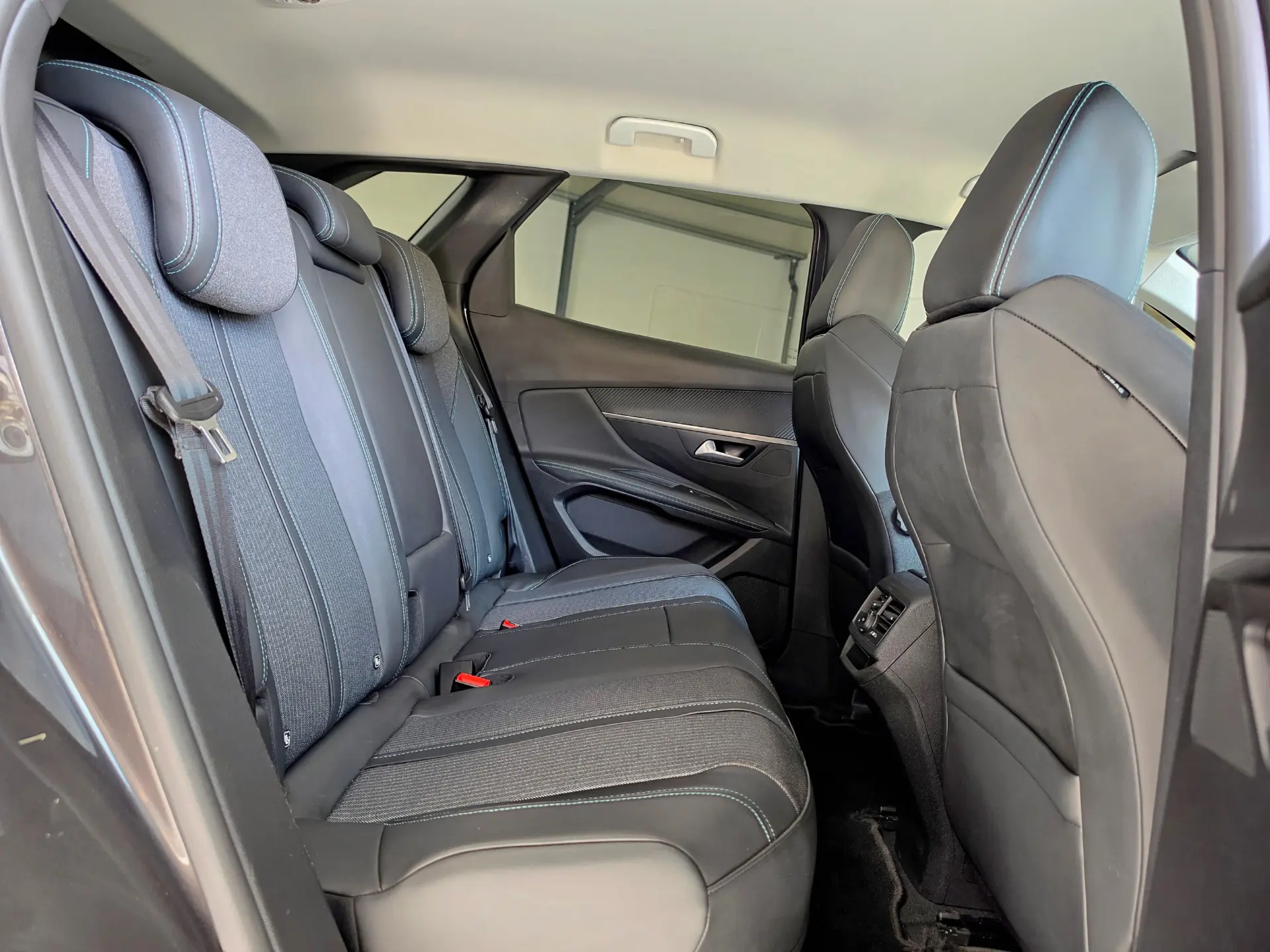 Peugeot 3008 1.6 Hybrid Allure e-EAT8 35