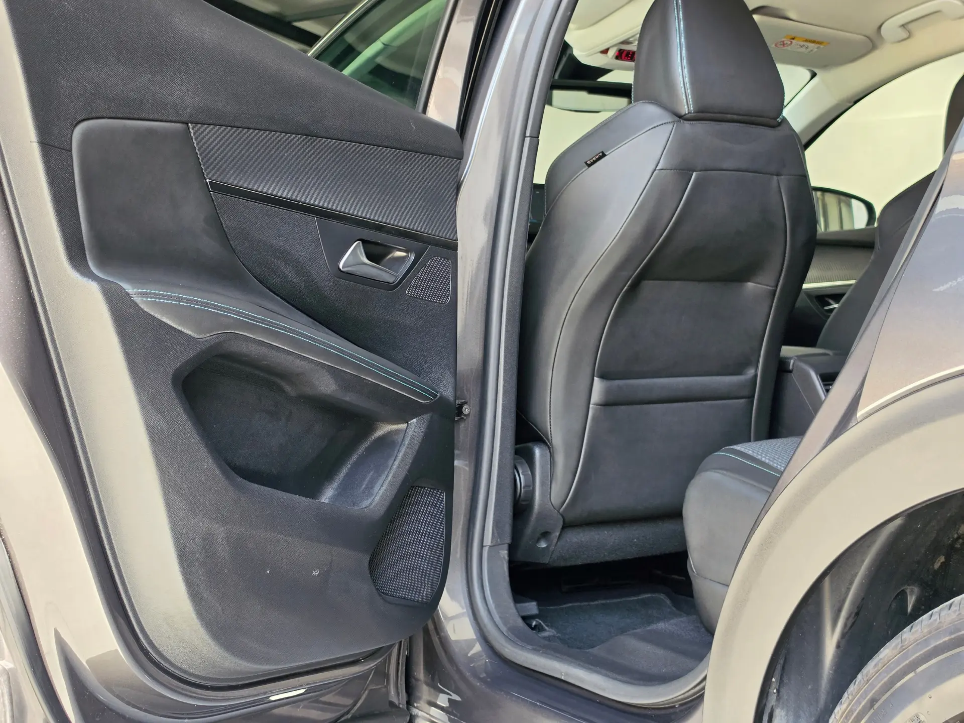 Peugeot 3008 1.6 Hybrid Allure e-EAT8 38