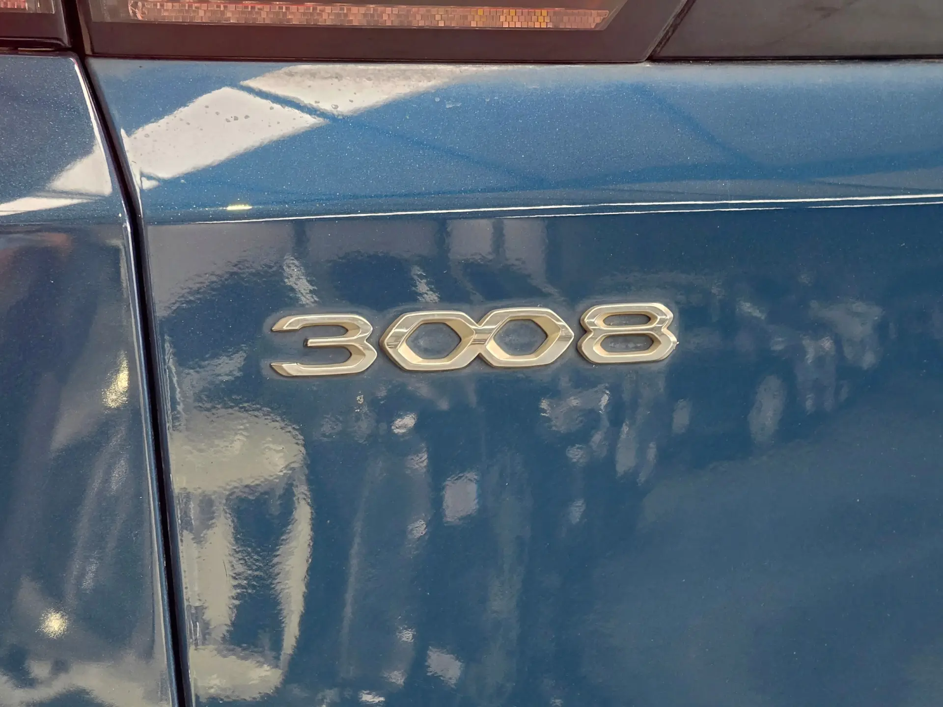 Peugeot 3008 1.6 Hybrid Allure e-EAT8 12