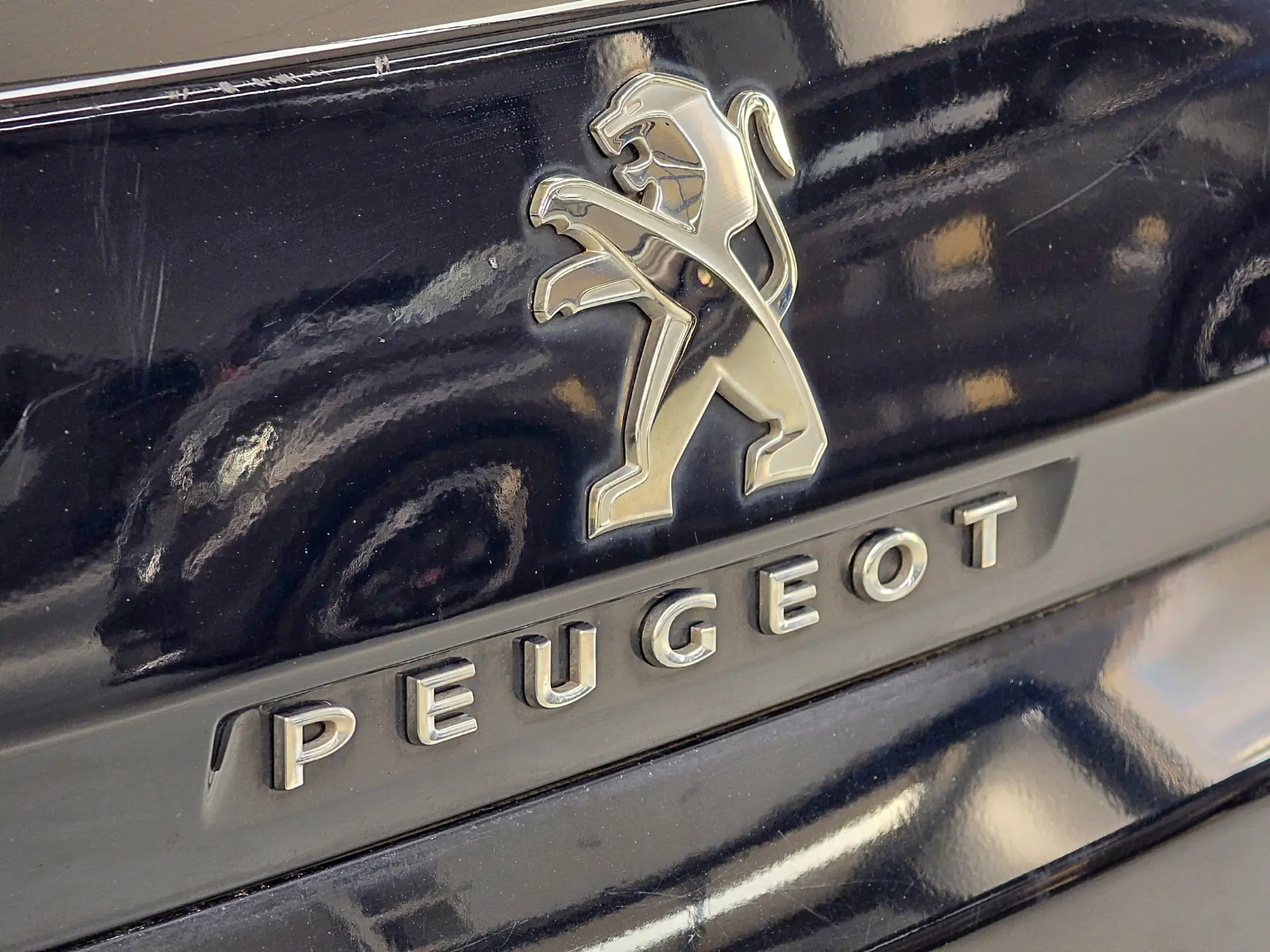 Peugeot 3008 1.6 Hybrid Allure e-EAT8 10