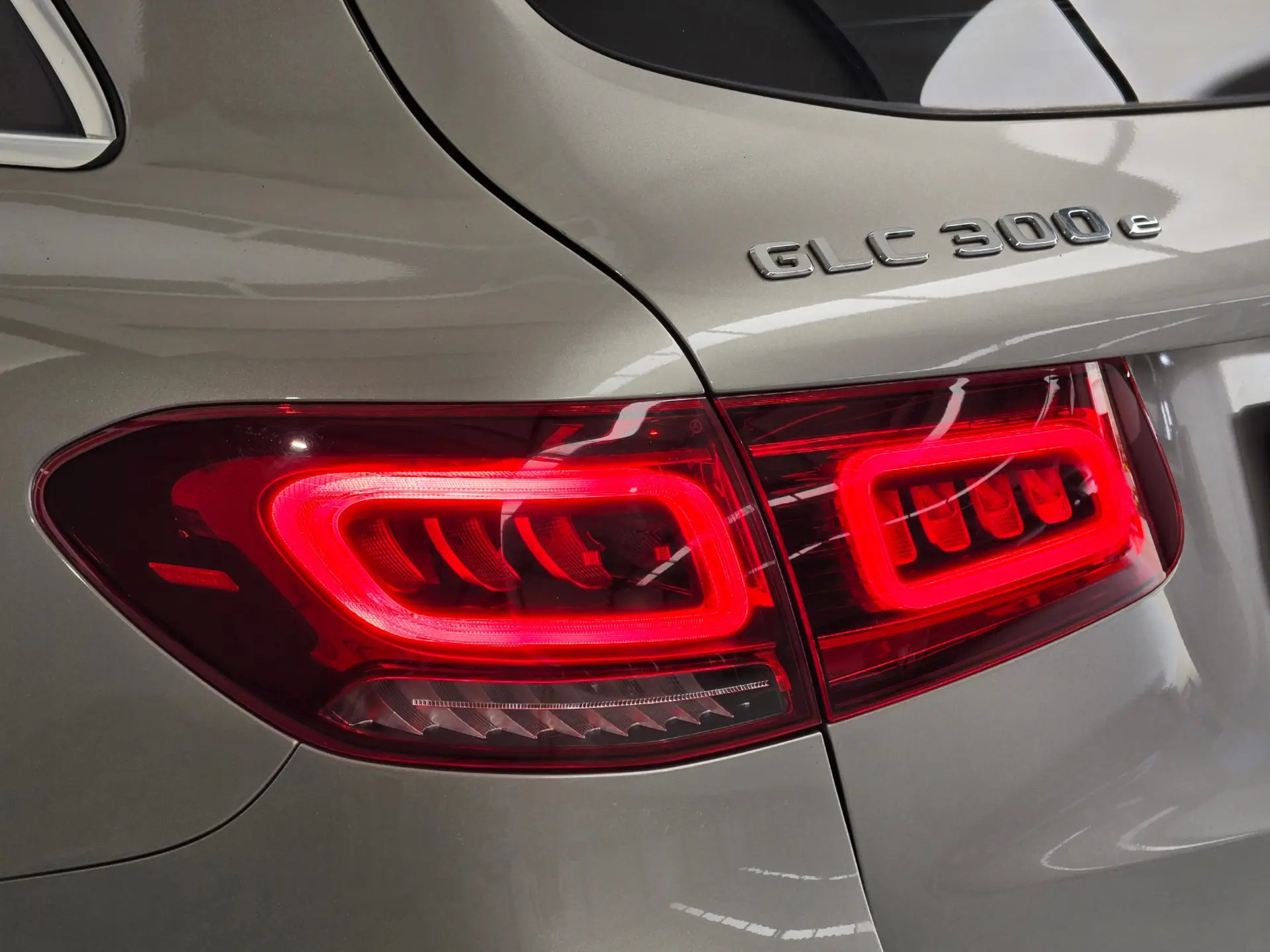Mercedes-Benz GLC 300 e 4Matic 12